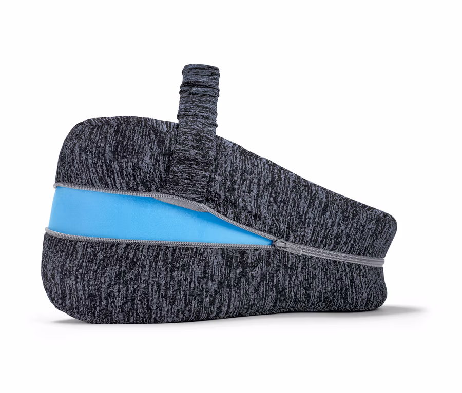 Ein ergonomisches Seitenschläfer-Kniekissen mit Reißverschluss und blauem Schaumstoff.