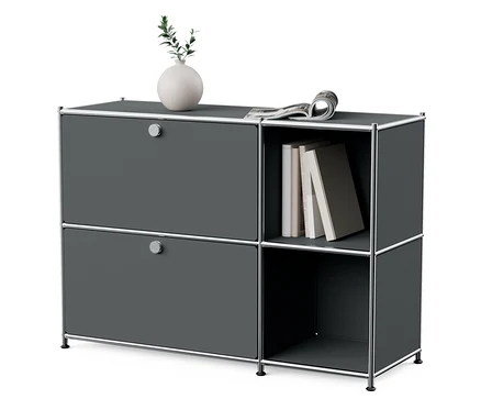 Graues Sideboard Metall »CN3« mit 2 Klappenfächern, oben Vase und Zeitung.