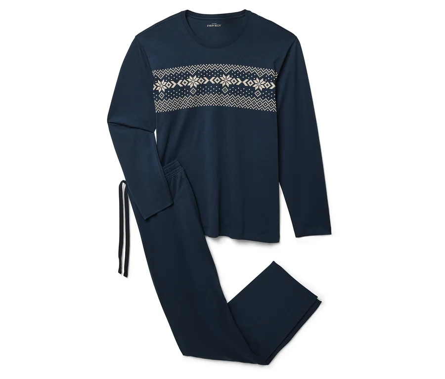 Blauer Schlafanzug mit langärmeligem Oberteil und Hose mit Weihnachtsmuster.