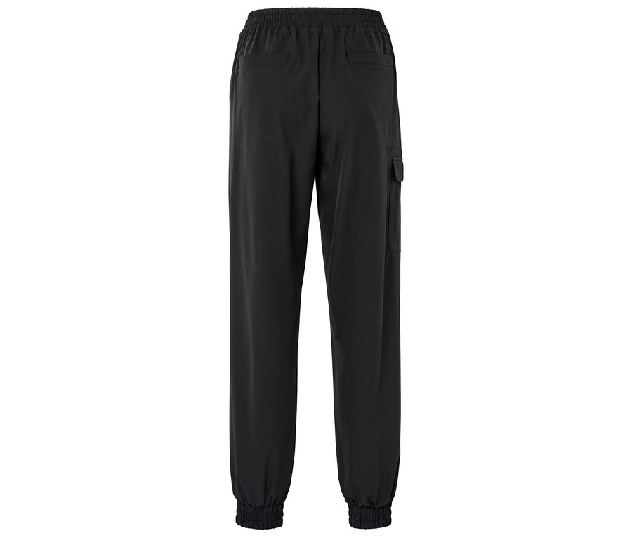Schwarze Trainingshose mit elastischem Bund und einer Cargotasche, Rückansicht.