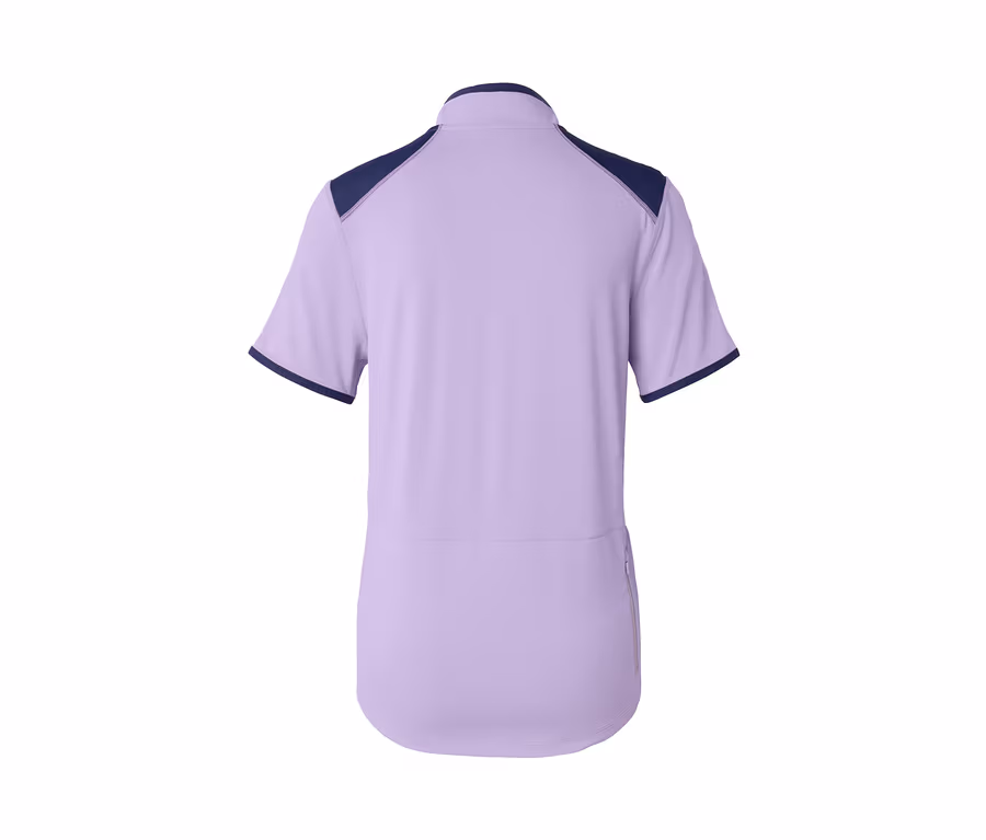 Lila Kurzarm-Rad-Shirt von hinten.