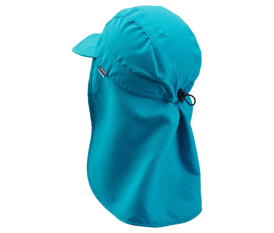 Türkise JAKO-O Kappe mit Nackenschutz, seitlich aufgenommen.