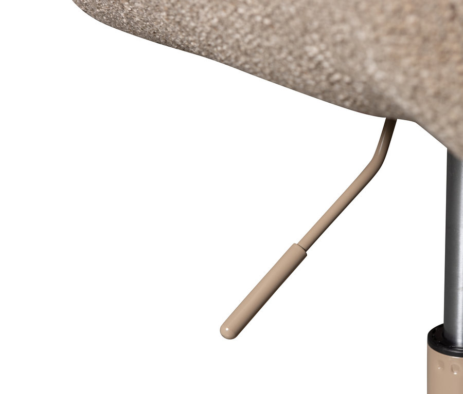 Detailaufnahme von Unterseite und Höhenverstellung von Woood »Marten« Esszimmerstuhl.