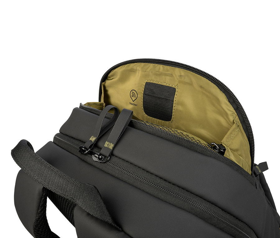 Detailaufnahme eines schwarzen Rucksacks mit offenem Reißverschluss und olivgrünem Innenfutter.