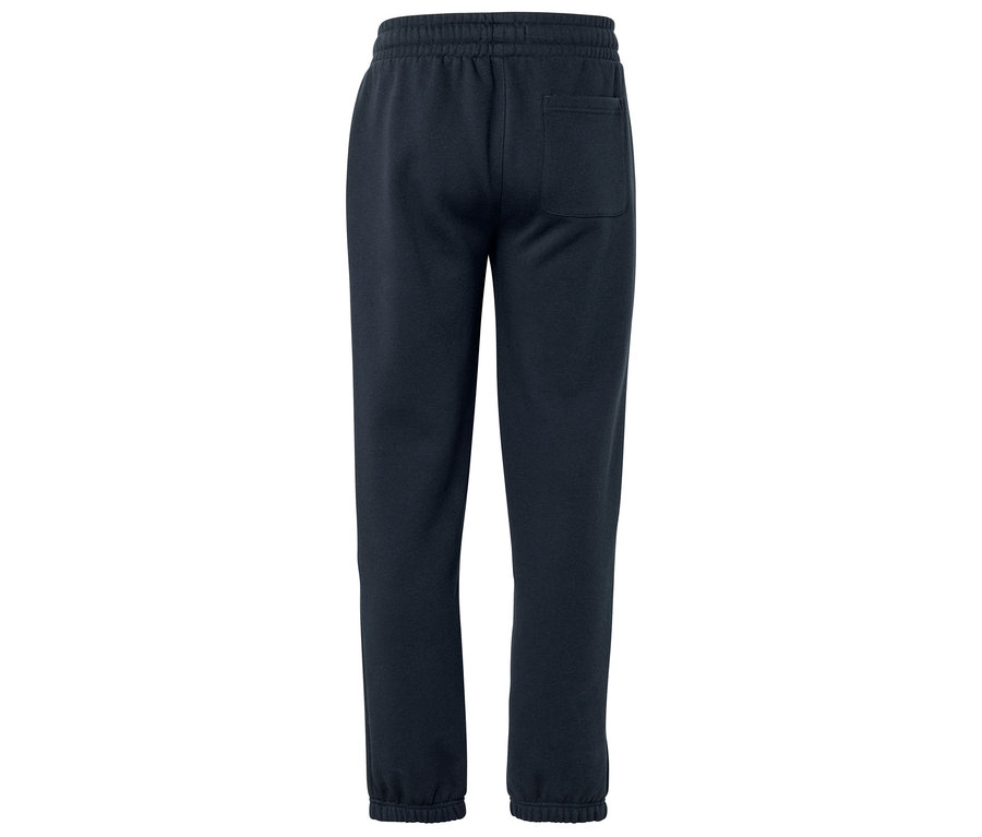 Rückansicht einer marineblauen Trainingshose mit elastischem Bund und einer Gesäßtasche.