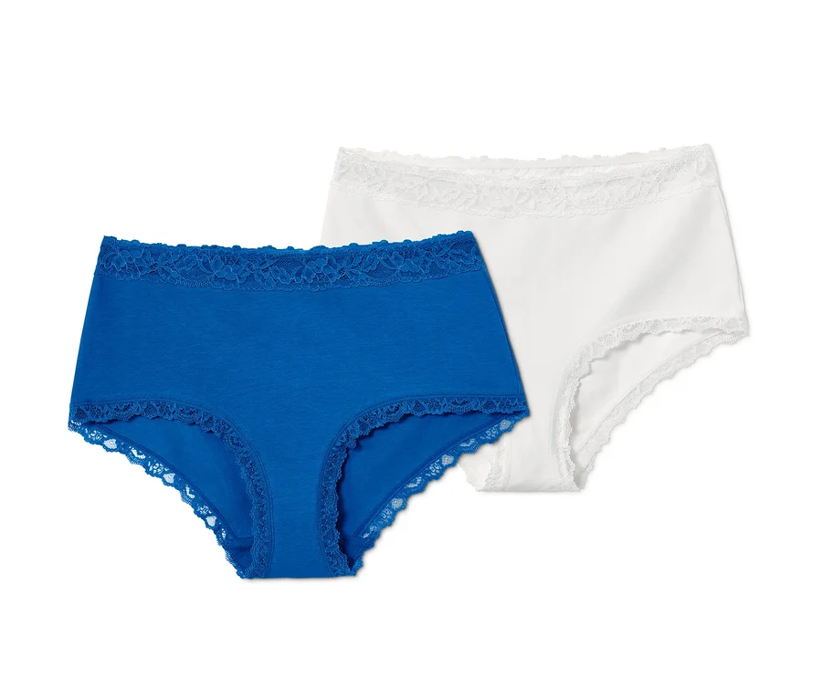 Zwei High-Waist-Pantys, eine blaue und eine weiße, liegen nebeneinander auf einem weißen Hintergrund.