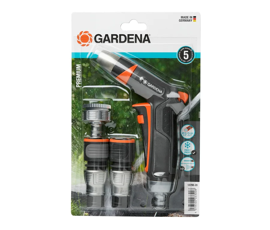 Verpackung des GARDENA Premium »Grundausstattung«: Spritzpistole, Adapter und Verbindungsstücke in transparenter Kunststoffverpackung.