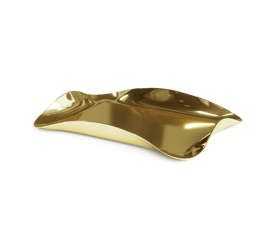 Goldenes Tablett auf weißem Hintergrund.