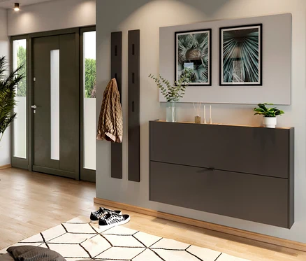 Eingangsbereich mit Schuhkipper »Aalborg«, graphit/eiche, Garderobe und Dekoration.