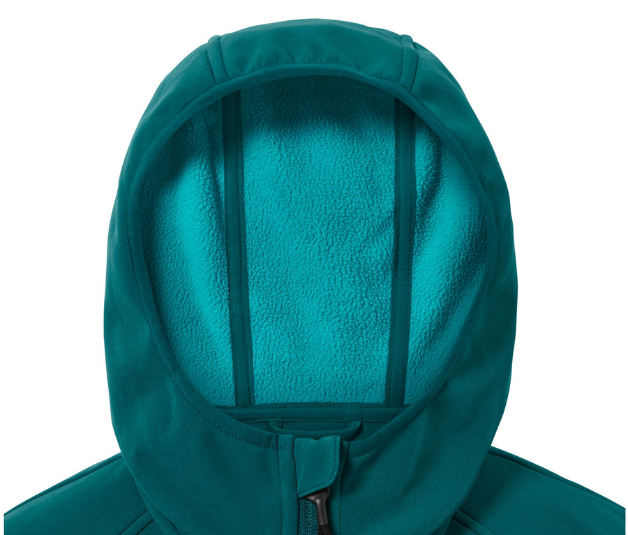 Detailansicht der Kapuze einer Softshelljacke.