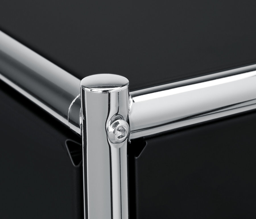 Detail einer Kommode Metall »CN3« mit 1 Schublade und 1 Klappenfach.