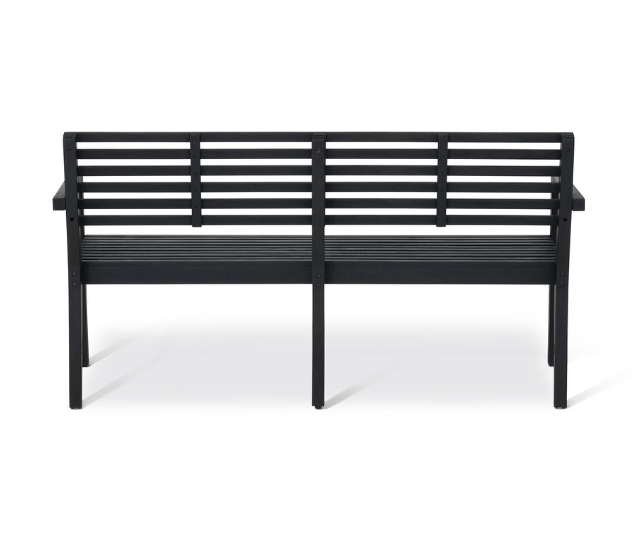 Eine schwarze Gartenbank mit Armlehnen.