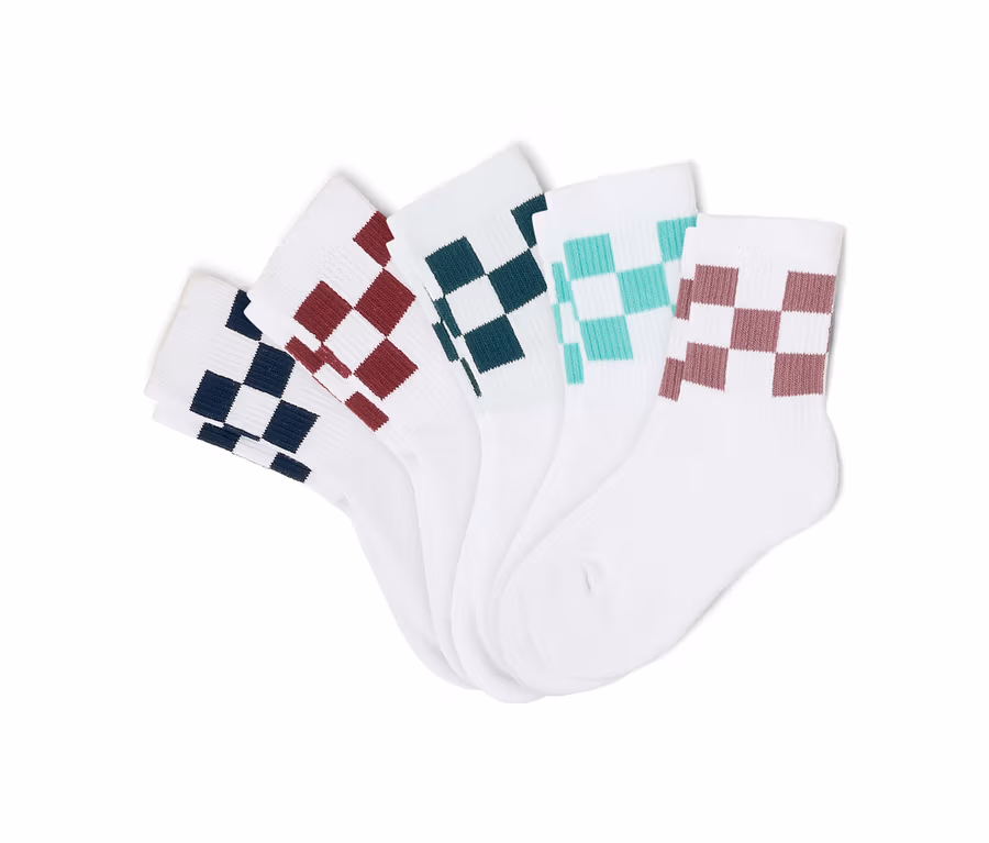 Fünf weiße Socken mit Schachbrettmuster in Marineblau, Burgunderrot, Dunkelgrün, Türkis und Lila liegen nebeneinander.