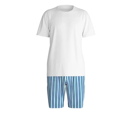 Weißes T-Shirt über blau-grün gestreifter kurzer Hose.