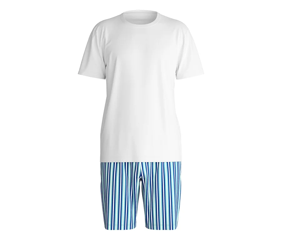 Weißes T-Shirt über blau-grün gestreifter kurzer Hose.