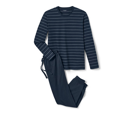 Gestreifter Pyjama mit langen Ärmeln und Hosen.