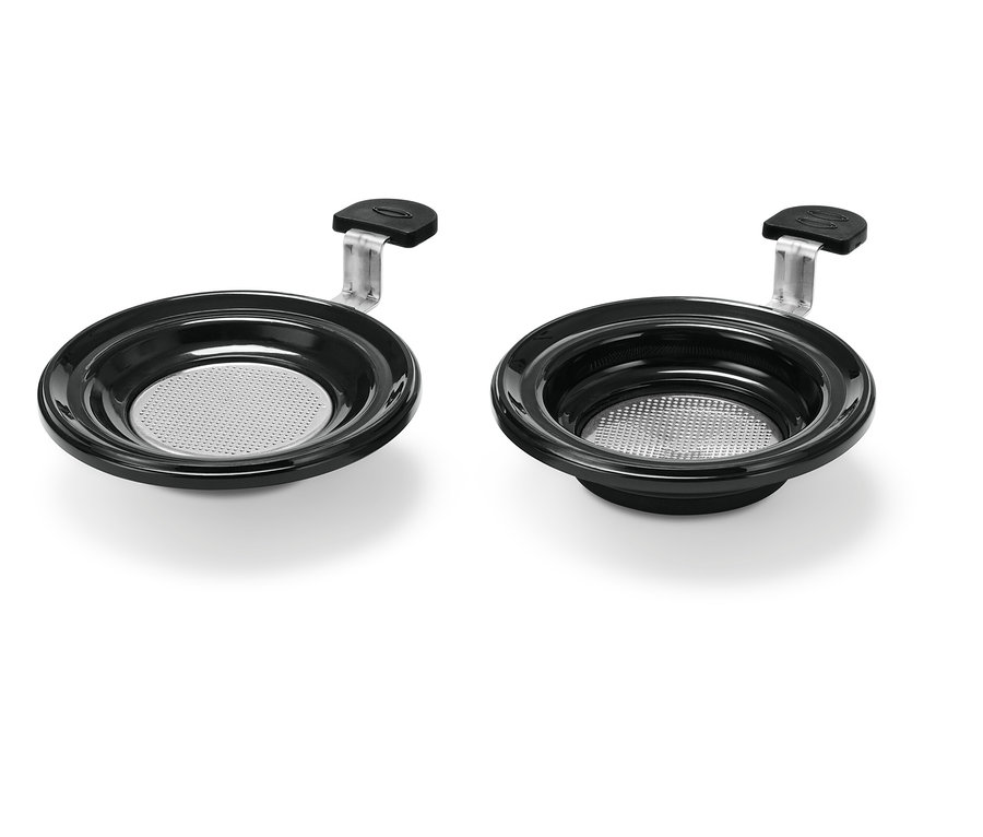 Zwei graphitfarbene »Call me Pad« Kaffee Padmaschine auf weißem Hintergrund.