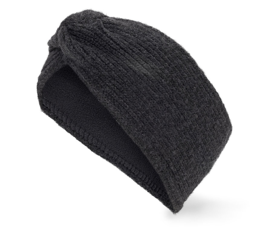 Ein schwarzes, gestricktes Stirnband mit Knoten auf weißem Hintergrund.