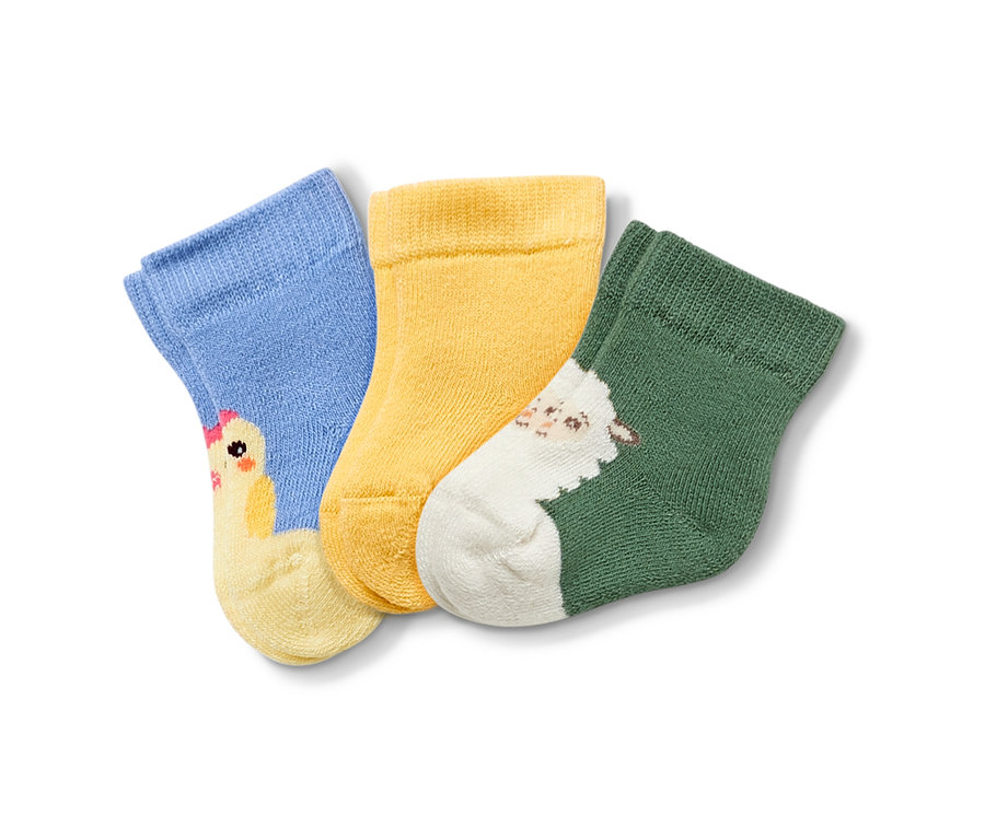 Drei Paar Frottier-Babysocken: blau mit Küken, gelb und grün mit Schaf.