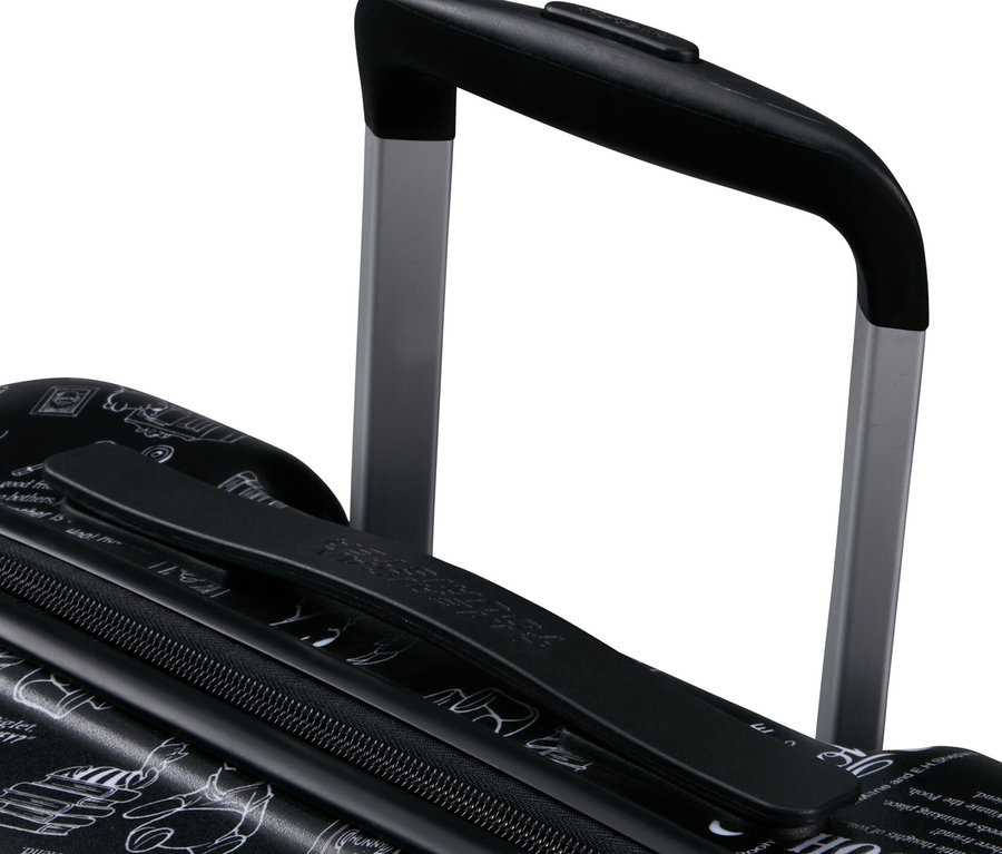 Detailansicht eines schwarzen American Tourister Wavebreaker »Winnie Poo« Koffers mit weißen Illustrationen.