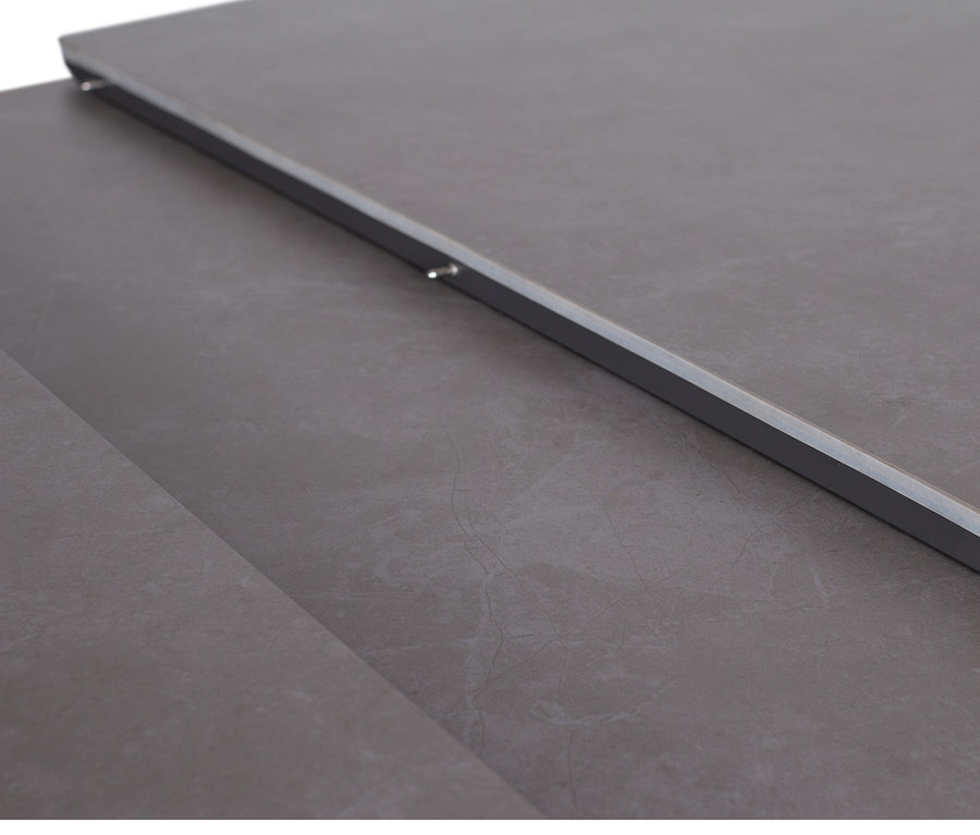 Detailansicht eines hellgrauen Ausziehtisches deVries 160/210.