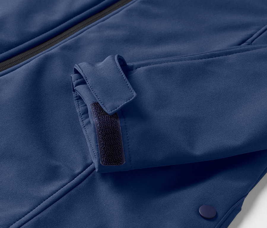 Detailansicht einer Softshelljacke.