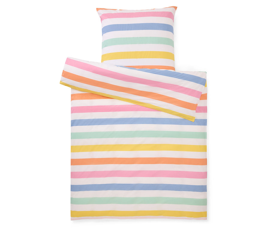 Gestreifte Bettwäschegarnitur mit Kissen und Bettbezug.