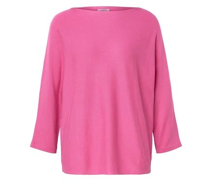 Nahaufnahme eines pinkfarbenen Pullovers mit U-Boot-Ausschnitt und Dreiviertelärmeln.