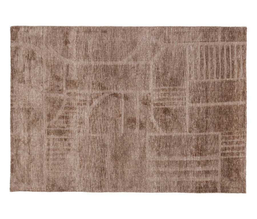 Ein rechteckiger, hellbrauner Teppich mit geometrischen Mustern liegt flach auf dem Boden.