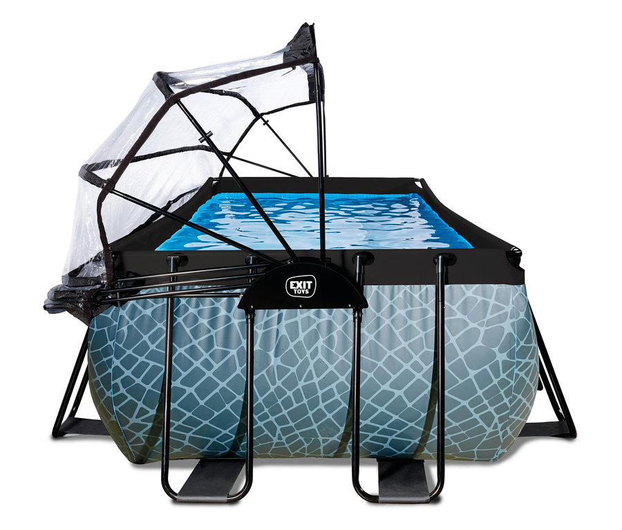 Ein rechteckiger EXIT Pool-Set mit Steinoptik-Muster und schwarzem Rahmen, gefüllt mit Wasser. Eine transparente, aufklappbare Abdeckung ist teilweise geöffnet.