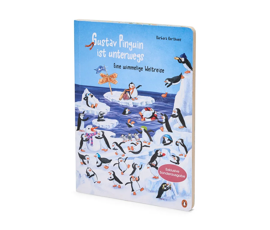 Kinderbuchcover mit dem Titel „Gustav Pinguin ist unterwegs Eine wimmelige Weltreise“ von Barbara Korthues. Die Illustration zeigt zahlreiche Pinguine auf Eisschollen und im blauen Wasser, einige tragen Mützen oder Schals, dazu einen Wegweiser und einen Pinguin, der durch ein Fernglas schaut. Ein rotes Banner sagt „Exklusive Sonderausgabe“.